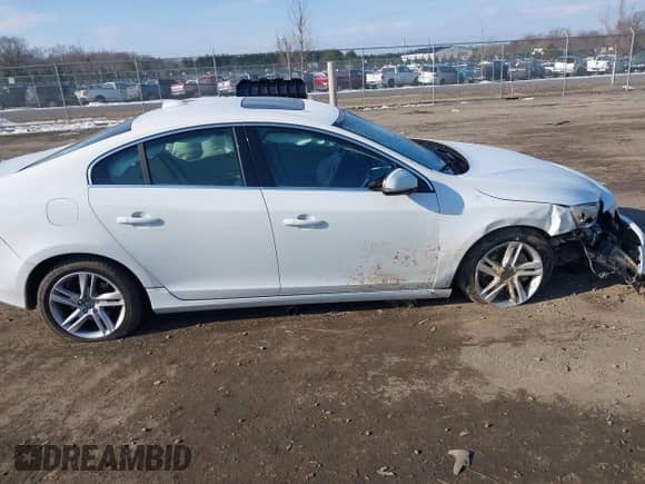 2015 Volvo S60 T5 Drive-E Premier with VIN YV140MFB1F2305578, listed as a IAAI auction lot 41417997 with 114,546 mi miles and . Bid and sale history available at DreamBid. Image 12.