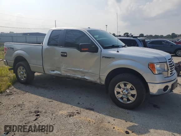 2012 Ford F-150 XL z VIN 1FTFX1EF3CFB89267, wystawiony jako Copart lot #69203925 z przebiegiem 86 756 mil mil oraz Czysty tytuł • Clean title. Historia ofert i sprzedaży dostępna na DreamBid. Obrazek 4.
