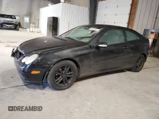 2002 Mercedes-Benz C 230/260/280/320 with VIN WDBRN47J42A341699, listed as a Copart auction lot 82357625 with 110,886 mi miles and Salvage title. Bid and sale history available at DreamBid. Image 1.