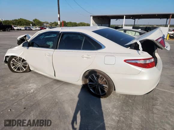2015 Toyota Camry SE z VIN 4T1BF1FK7FU949354, wystawiony jako Copart lot #86304835 z przebiegiem Nie podano mil oraz Szkoda całkowita • Salvage title. Historia ofert i sprzedaży dostępna na DreamBid. Obrazek 2.