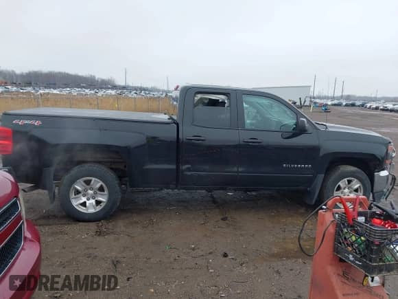2017 Chevrolet Silverado 1500 LT with VIN 1GCVKREH6HZ140208, listed as a IAAI auction lot 42000684 with 174,989 mi miles and . Bid and sale history available at DreamBid. Image 12.