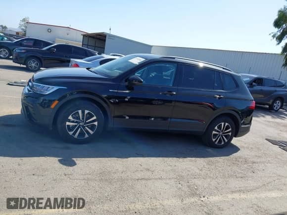 2024 Volkswagen Tiguan S с VIN 3VVRB7AX1RM136302, выставлен на аукционе IAAI как лот 41966586 с пробегом 5 455 миль миль и . История ставок и продаж доступна на DreamBid. Изображение 15.