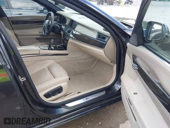 2015 BMW 7 Series 740i with VIN WBAYA6C54FGK16280, listed as a IAAI auction lot 42574799 with 117,813 mi miles and . Bid and sale history available at DreamBid. Image 5.