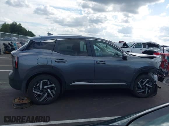 2025 Nissan Kicks SV с VIN 3N8AP6CA3SL381943, выставлен на аукционе IAAI как лот 43328042 с пробегом 21 161 миль миль и . История ставок и продаж доступна на DreamBid. Изображение 14.