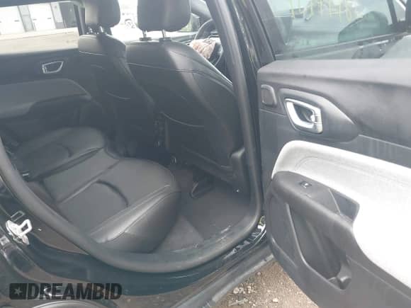 2024 Jeep Compass Latitude Lux с VIN 3C4NJDFN3RT124051, выставлен на аукционе IAAI как лот 42749782 с пробегом 7 856 миль миль и . История ставок и продаж доступна на DreamBid. Изображение 8.