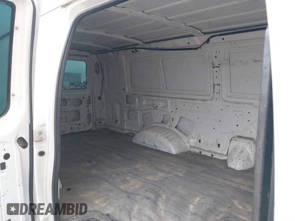 2008 Ford Econoline Cargo Commercial z VIN 1FTNS24L68DA24209, wystawiony jako IAAI lot #41206100 z przebiegiem 211 288 mil mil oraz . Historia ofert i sprzedaży dostępna na DreamBid. Obrazek 8.