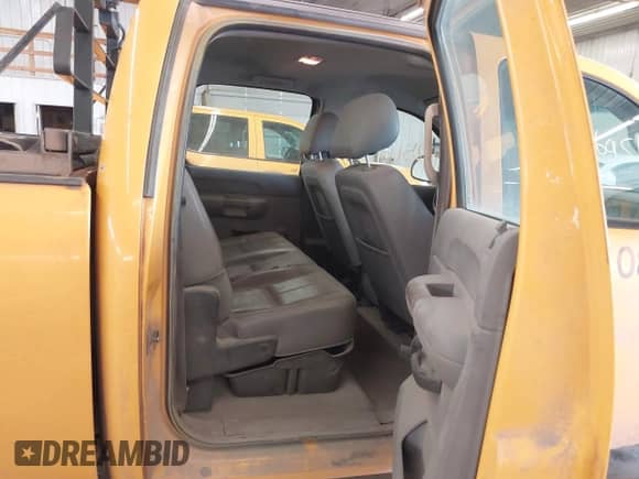 2013 Chevrolet Silverado 2500HD Work Truck z VIN 1GC1KVCG7DF175272, wystawiony jako IAAI lot #42516919 z przebiegiem 61 380 mil mil oraz . Historia ofert i sprzedaży dostępna na DreamBid. Obrazek 8.