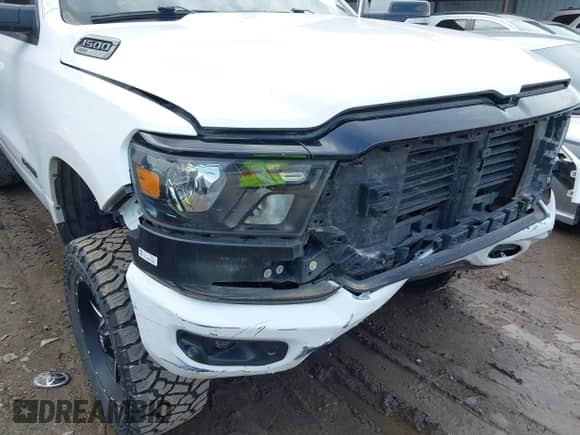 2021 Ram 1500 Big Horn z VIN 1C6SRFFT9MN598009, wystawiony jako IAAI lot #42442713 z przebiegiem 113 784 mil mil oraz . Historia ofert i sprzedaży dostępna na DreamBid. Obrazek 22.