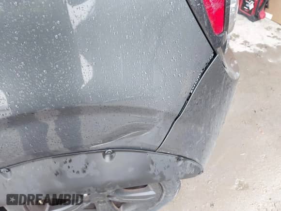 2013 Chevrolet Sonic RS z VIN 1G1JH6SB1D4172981, wystawiony jako IAAI lot #41474321 z przebiegiem 190 309 mil mil oraz . Historia ofert i sprzedaży dostępna na DreamBid. Obrazek 12.