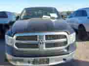 2018 Ram 1500 Big Horn z VIN 1C6RR6LG8JS149133, wystawiony jako IAAI lot #43487206 z przebiegiem 131 024 mil mil oraz . Historia ofert i sprzedaży dostępna na DreamBid. Obrazek 11.