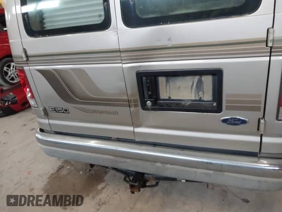 2002 Ford Econoline Cargo Recreational with VIN 1FDRE14L22HB53224, listed as a IAAI auction lot 41967017 with 202,065 mi miles and . Bid and sale history available at DreamBid. Image 6.