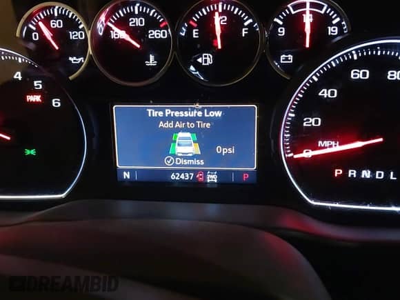 2022 Chevrolet Silverado 1500 LT z VIN 3GCUYDET4NG215212, wystawiony jako IAAI lot #42683488 z przebiegiem 62 437 mil mil oraz . Historia ofert i sprzedaży dostępna na DreamBid. Obrazek 7.