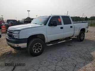 2006 Chevrolet Silverado 2500HD LT3 z VIN 1GCHK232X6F110873, wystawiony jako Copart lot #86475445 z przebiegiem 226 349 mil mil oraz Czysty tytuł • Clean title. Historia ofert i sprzedaży dostępna na DreamBid. Obrazek 1.