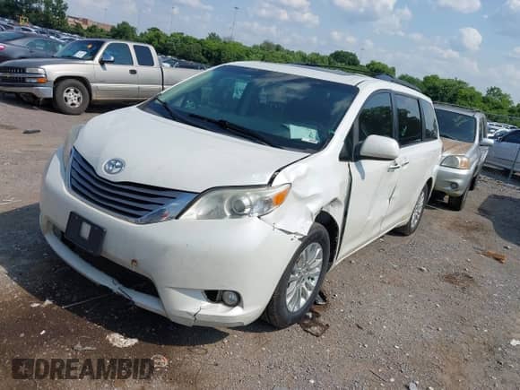 2016 Toyota Sienna XLE с VIN 5TDYK3DC4GS745554, выставлен на аукционе IAAI как лот 42475540 с пробегом 232 037 миль миль и . История ставок и продаж доступна на DreamBid. Изображение 6.
