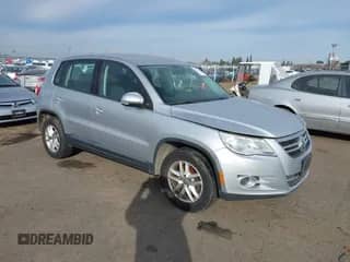 2011 Volkswagen Tiguan SE with VIN WVGAV7AXXBW531437, listed as a IAAI auction lot 41575870 with 91,908 mi miles and . Bid and sale history available at DreamBid. Image 1.