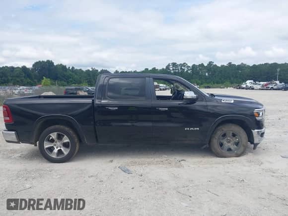 2019 Ram 1500 Laramie z VIN 1C6SRFJT9KN517692, wystawiony jako IAAI lot #43064215 z przebiegiem 134 626 mil mil oraz . Historia ofert i sprzedaży dostępna na DreamBid. Obrazek 13.