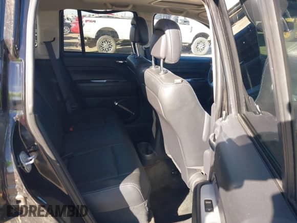 2016 Jeep Compass High Altitude with VIN 1C4NJCEA2GD761735, listed as a IAAI auction lot 41404892 with 114,129 mi miles and . Bid and sale history available at DreamBid. Image 8.