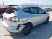 2015 Nissan Rogue S z VIN JN8AS5MT4FW671911, wystawiony jako IAAI lot #41699517 z przebiegiem 139 546 mil mil oraz . Historia ofert i sprzedaży dostępna na DreamBid. Obrazek 4.