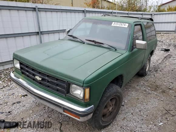 1984 Chevrolet Blazer z VIN 1G8CT18B5E8154514, wystawiony jako Copart lot #81512674 z przebiegiem 31 988 mil mil oraz Czysty tytuł • Clean title. Historia ofert i sprzedaży dostępna na DreamBid. Obrazek 1.