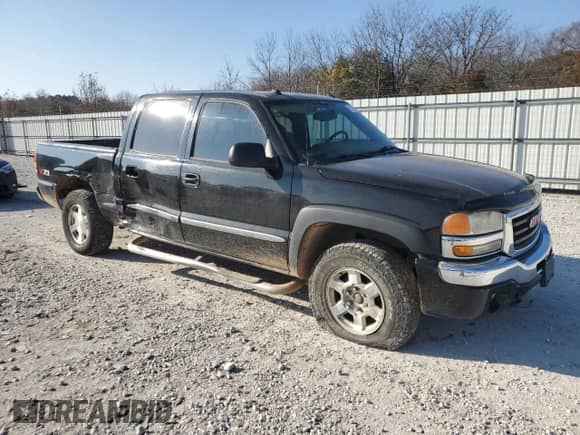 2004 GMC Sierra 1500 SLT with VIN 2GTEK13T541370088, listed as a Copart auction lot 82780284 with 394,164 mi miles and Salvage title. Bid and sale history available at DreamBid. Image 4.