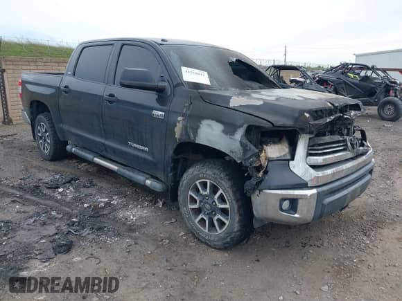 2017 Toyota Tundra SR5 z VIN 5TFDY5F16HX618434, wystawiony jako IAAI lot #41558011 z przebiegiem Nie podano mil oraz . Historia ofert i sprzedaży dostępna na DreamBid. Obrazek 1.