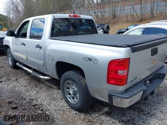 2011 Chevrolet Silverado 1500 LS z VIN 3GCPKREA3BG354169, wystawiony jako IAAI lot #42039767 z przebiegiem 158 259 mil mil oraz . Historia ofert i sprzedaży dostępna na DreamBid. Obrazek 3.