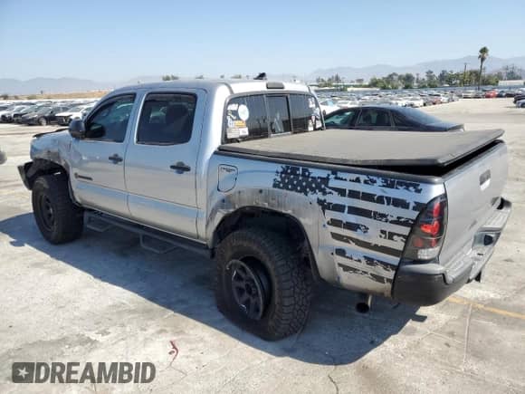 2015 Toyota Tacoma PreRunner z VIN 5TFJU4GNXFX089965, wystawiony jako Copart lot #80919965 z przebiegiem 218 933 mil mil oraz Szkoda całkowita • Salvage title. Historia ofert i sprzedaży dostępna na DreamBid. Obrazek 2.