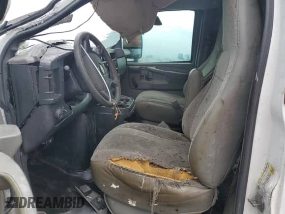 2015 Chevrolet Express Commercial с VIN 1GB0G2CG5F1136423, выставлен на аукционе Copart как лот 52508645 с пробегом 122 374 миль миль и Списание • Salvage title. История ставок и продаж доступна на DreamBid. Изображение 7.