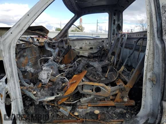 2005 Chevrolet Silverado 3500 SRW Wrk Trk z VIN 1GCHK34UX5E297557, wystawiony jako Copart lot #75354184 z przebiegiem Nie podano mil oraz Nie do naprawy • Non repairable. Historia ofert i sprzedaży dostępna na DreamBid. Obrazek 7.