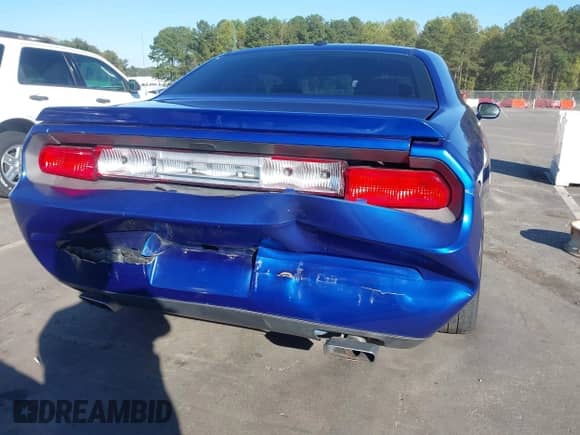 2012 Dodge Challenger SXT z VIN 2C3CDYAG2CH239064, wystawiony jako IAAI lot #43456376 z przebiegiem 228 724 mil mil oraz . Historia ofert i sprzedaży dostępna na DreamBid. Obrazek 6.