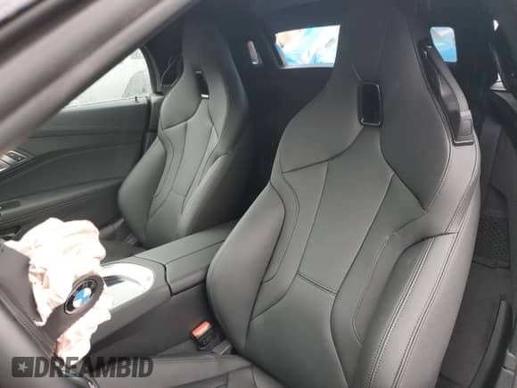 2025 BMW Z4 sDrive30i z VIN WBAHF3C06SWY43759, wystawiony jako Copart lot #52188975 z przebiegiem 1 638 mil mil oraz Szkoda całkowita • Salvage title. Historia ofert i sprzedaży dostępna na DreamBid. Obrazek 10.