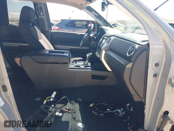 2018 Toyota Tundra SR с VIN 5TFUW5F1XJX752861, выставлен на аукционе IAAI как лот 42443800 с пробегом 72 547 миль миль и . История ставок и продаж доступна на DreamBid. Изображение 5.