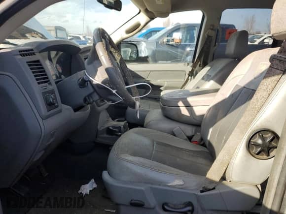 2006 Dodge 1500 Laramie z VIN 1D7HA18286S571086, wystawiony jako Copart lot #84942424 z przebiegiem 303 762 mil mil oraz Szkoda całkowita • Salvage title. Historia ofert i sprzedaży dostępna na DreamBid. Obrazek 7.