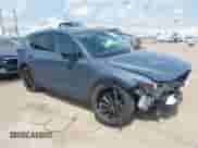 2025 Mazda CX-5 S Carbon Edition z VIN JM3KFBCM4S0679413, wystawiony jako IAAI lot #43019149 z przebiegiem 4 561 mil mil oraz . Historia ofert i sprzedaży dostępna na DreamBid. Obrazek 1.