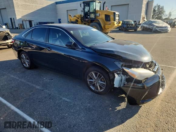 2017 Toyota Camry SE z VIN 4T1BF1FK4HU336322, wystawiony jako Copart lot #82513315 z przebiegiem 122 030 mil mil oraz Czysty tytuł • Clean title. Historia ofert i sprzedaży dostępna na DreamBid. Obrazek 4.
