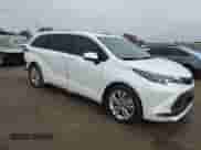 2024 Toyota Sienna Platinum с VIN 5TDERKEC5RS220903, выставлен на аукционе Copart как лот 48811305 с пробегом 20 107 миль миль и Списание • Salvage title. История ставок и продаж доступна на DreamBid. Изображение 4.