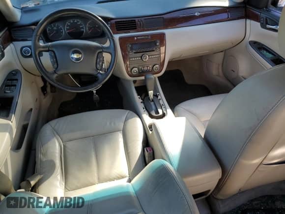 2011 Chevrolet Impala LTZ z VIN 2G1WC5EM7B1190230, wystawiony jako Copart lot #85266675 z przebiegiem 150 401 mil mil oraz Szkoda całkowita • Salvage title. Historia ofert i sprzedaży dostępna na DreamBid. Obrazek 8.
