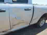 2019 Ram 1500 Tradesman z VIN 1C6RR6FG4KS586124, wystawiony jako IAAI lot #42432848 z przebiegiem 103 162 mil mil oraz . Historia ofert i sprzedaży dostępna na DreamBid. Obrazek 17.