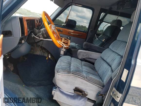1992 Chevrolet Chevy Van с VIN 1GBEG25K1N7130492, выставлен на аукционе Copart как лот 51639375 с пробегом 114 002 миль миль и Списание • Salvage title. История ставок и продаж доступна на DreamBid. Изображение 7.