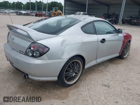 2004 Hyundai Tiburon GT с VIN KMHHN65F74U127696, выставлен на аукционе IAAI как лот 42126095 с пробегом 159 902 миль миль и . История ставок и продаж доступна на DreamBid. Изображение 4.