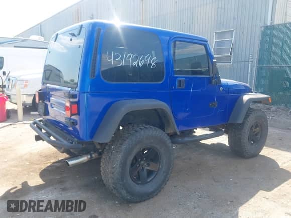 2000 Jeep Wrangler Sport with VIN 1J4FA49S0YP735660, listed as a IAAI auction lot 43192698 with Not provided miles and . Bid and sale history available at DreamBid. Image 4.