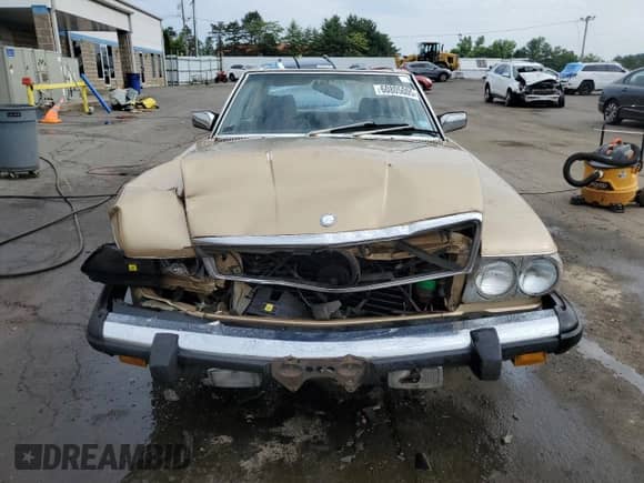 1985 Mercedes-Benz 380 with VIN WDBBA45C2FA024284, listed as a Copart auction lot 60805005 with 86,103 mi miles and Salvage title. Bid and sale history available at DreamBid. Image 5.