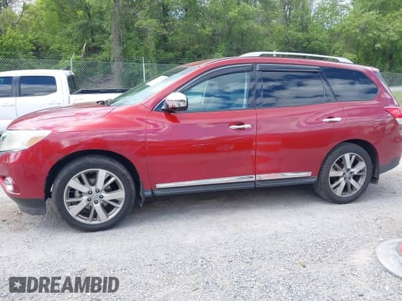 2013 Nissan Pathfinder SV z VIN 5N1AR2MM1DC641760, wystawiony jako IAAI lot #42156769 z przebiegiem 149 850 mil mil oraz . Historia ofert i sprzedaży dostępna na DreamBid. Obrazek 14.