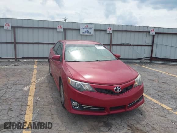 2014 Toyota Camry SE с VIN 4T1BF1FK2EU757824, выставлен на аукционе IAAI как лот 43106655 с пробегом 171 637 миль миль и . История ставок и продаж доступна на DreamBid. Изображение 1.