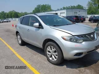 2013 Nissan Murano S с VIN JN8AZ1MW9DW318446, выставлен на аукционе IAAI как лот 42448596 с пробегом 183 499 миль миль и . История ставок и продаж доступна на DreamBid. Изображение 1.