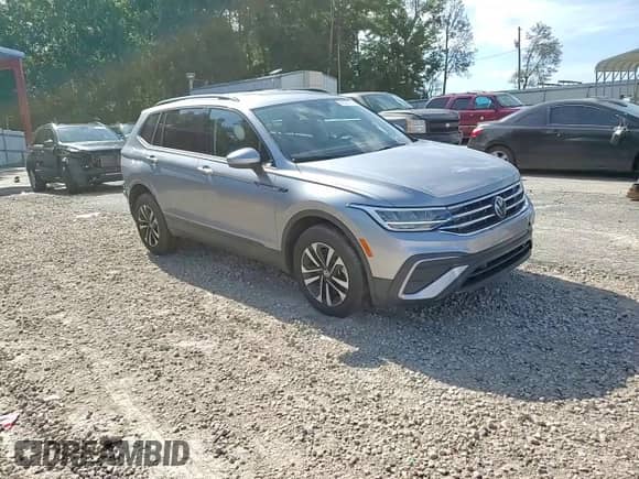 2024 Volkswagen Tiguan S с VIN 3VVRB7AX6RM173877, выставлен на аукционе Copart как лот 67917715 с пробегом 8 749 миль миль и На запчасти • Non repairable. История ставок и продаж доступна на DreamBid. Изображение 14.