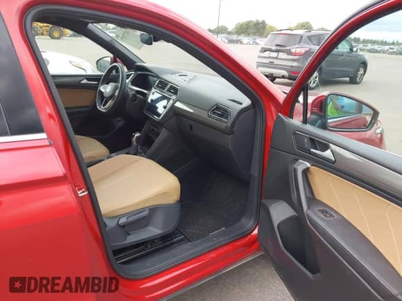 2024 Volkswagen Tiguan SE с VIN 3VVMB7AX0RM022107, выставлен на аукционе IAAI как лот 43277077 с пробегом 17 889 миль миль и . История ставок и продаж доступна на DreamBid. Изображение 5.