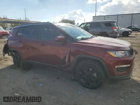 2021 Jeep Compass Altitude z VIN 3C4NJCBBXMT526972, wystawiony jako Copart lot #84058195 z przebiegiem 41 617 mil mil oraz Szkoda całkowita • Salvage title. Historia ofert i sprzedaży dostępna na DreamBid. Obrazek 4.