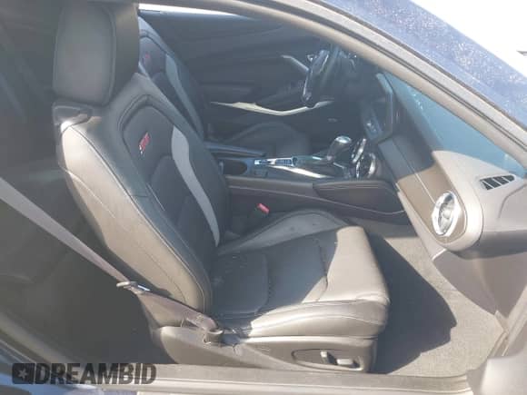 2016 Chevrolet Camaro 2SS с VIN 1G1FH1R73G0168386, выставлен на аукционе IAAI как лот 43325111 с пробегом 17 804 миль миль и . История ставок и продаж доступна на DreamBid. Изображение 5.