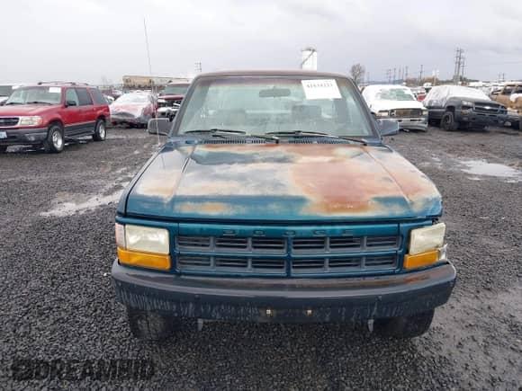 1993 Dodge Dakota z VIN 1B7GG26X3PS277833, wystawiony jako IAAI lot #41634223 z przebiegiem 100 092 mil mil oraz . Historia ofert i sprzedaży dostępna na DreamBid. Obrazek 12.